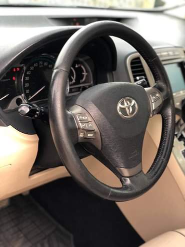 A picture of A super clean Registered Toyota Venza 2010 model with duty