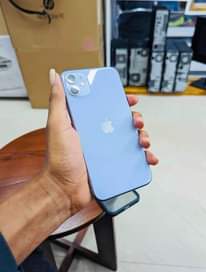 A picture of Iphone 11 gb64 bado mpya