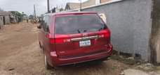 A picture of Toyota Sienna 2005