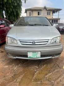 A picture of Toyota Sienna
