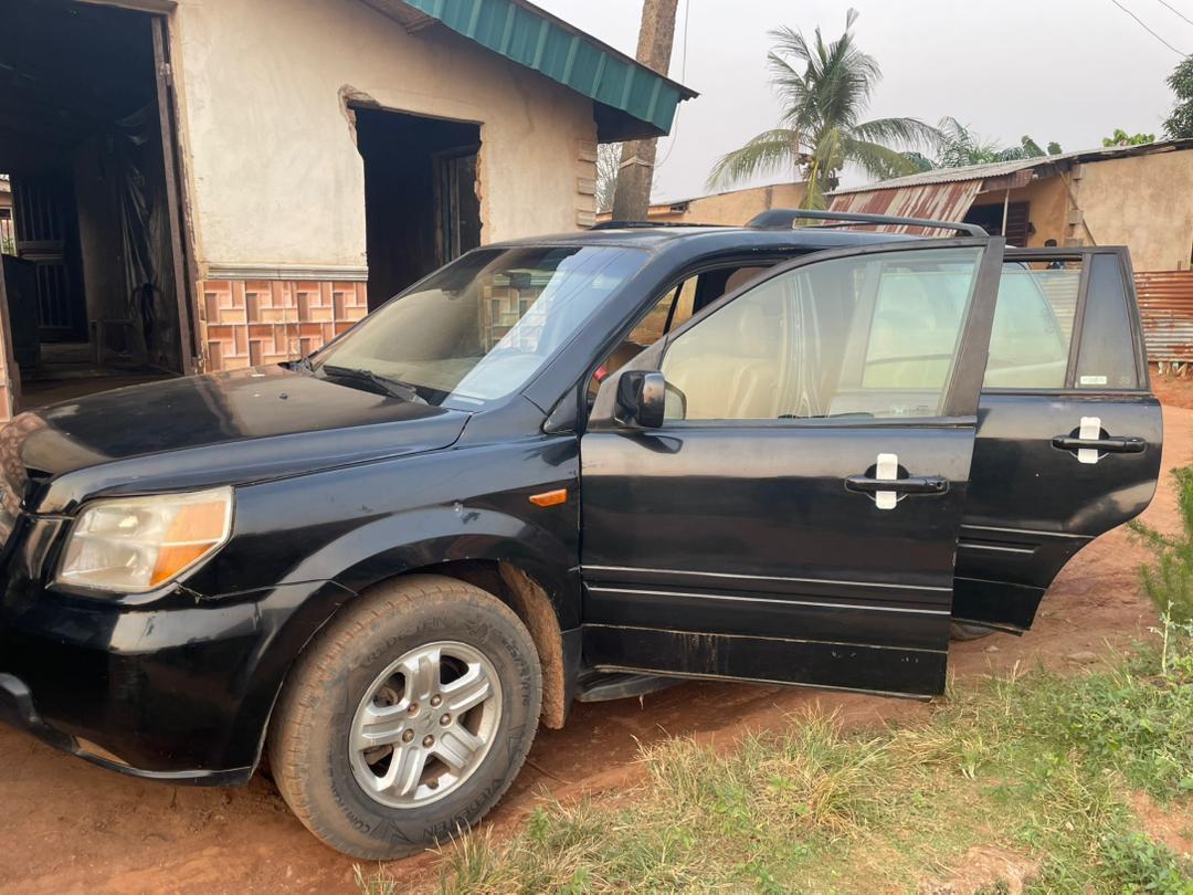 A picture of Honda pilot 08