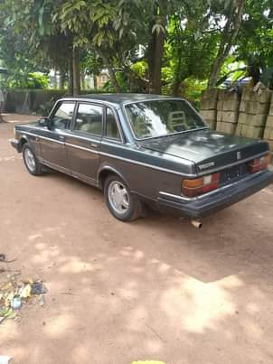 A picture of Volvo 240