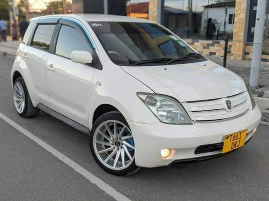 A picture of TOYOTA IST