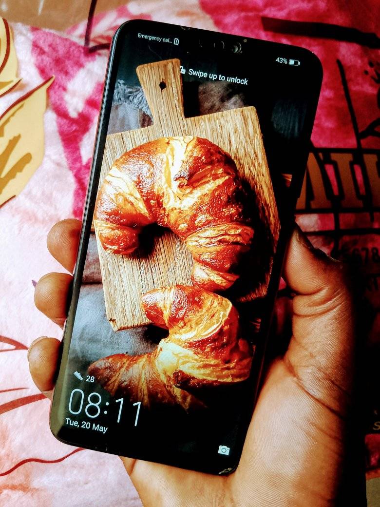 A picture of Huawei honor 8x