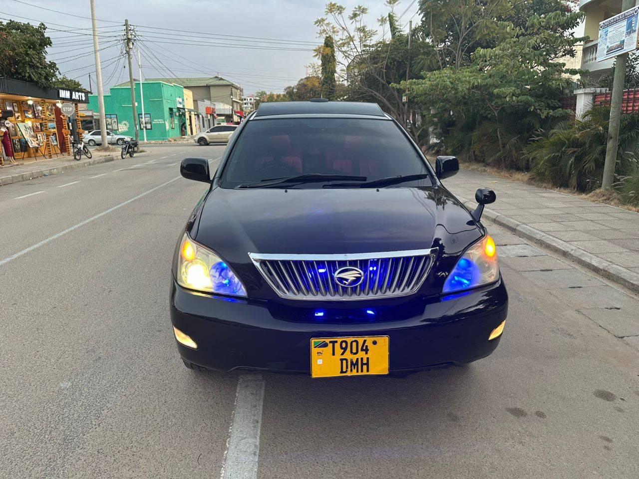 A picture of Toyota Harrier engine capacity cc 2390 car in good condition