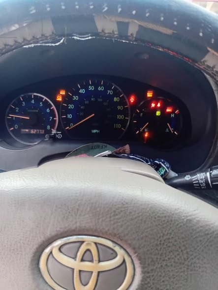 A picture of Toyota sienna 2006