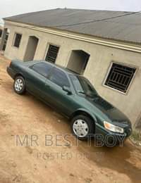 A picture of 2002 TOYOTA Camry