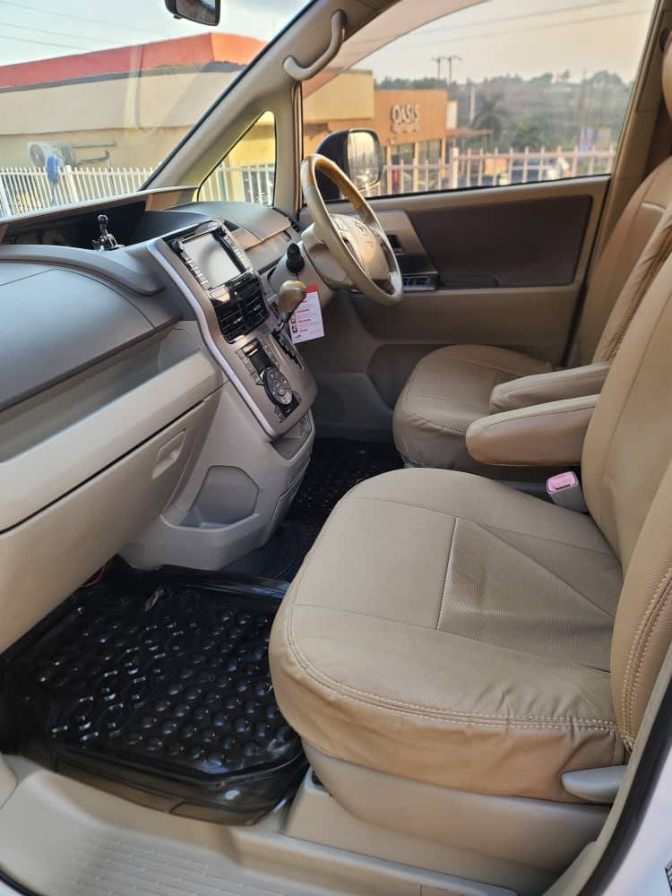 A picture of Toyota Noah