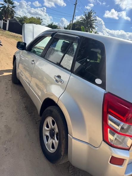 A picture of Suzuki grand gia box ni mbovu