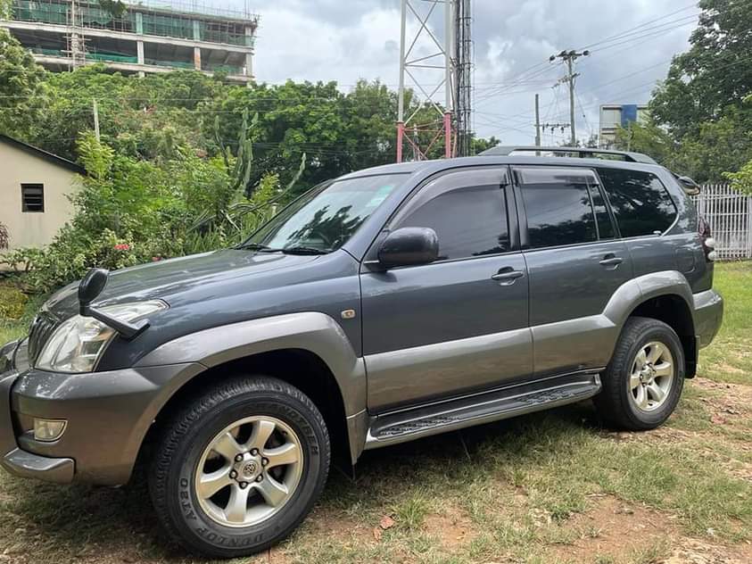 A picture of Toyota Prado tx