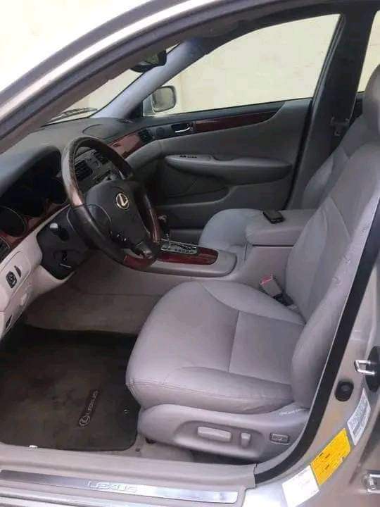 A picture of Lexus ES 300 2004 09061825415