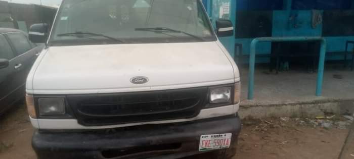 A picture of 2002 Ford E250