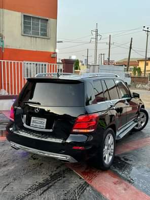A picture of SUPER EXTREMLY CLEAN GLK 350 2011 upgraded to 2013 PRICE
