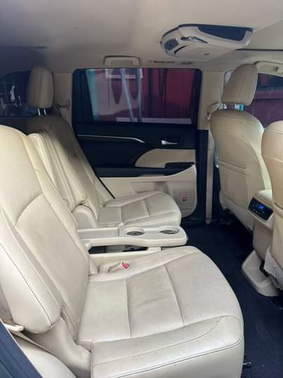 A picture of 2014 Toyota Highlander LIMITED registered thumbstart 3 rows of seats