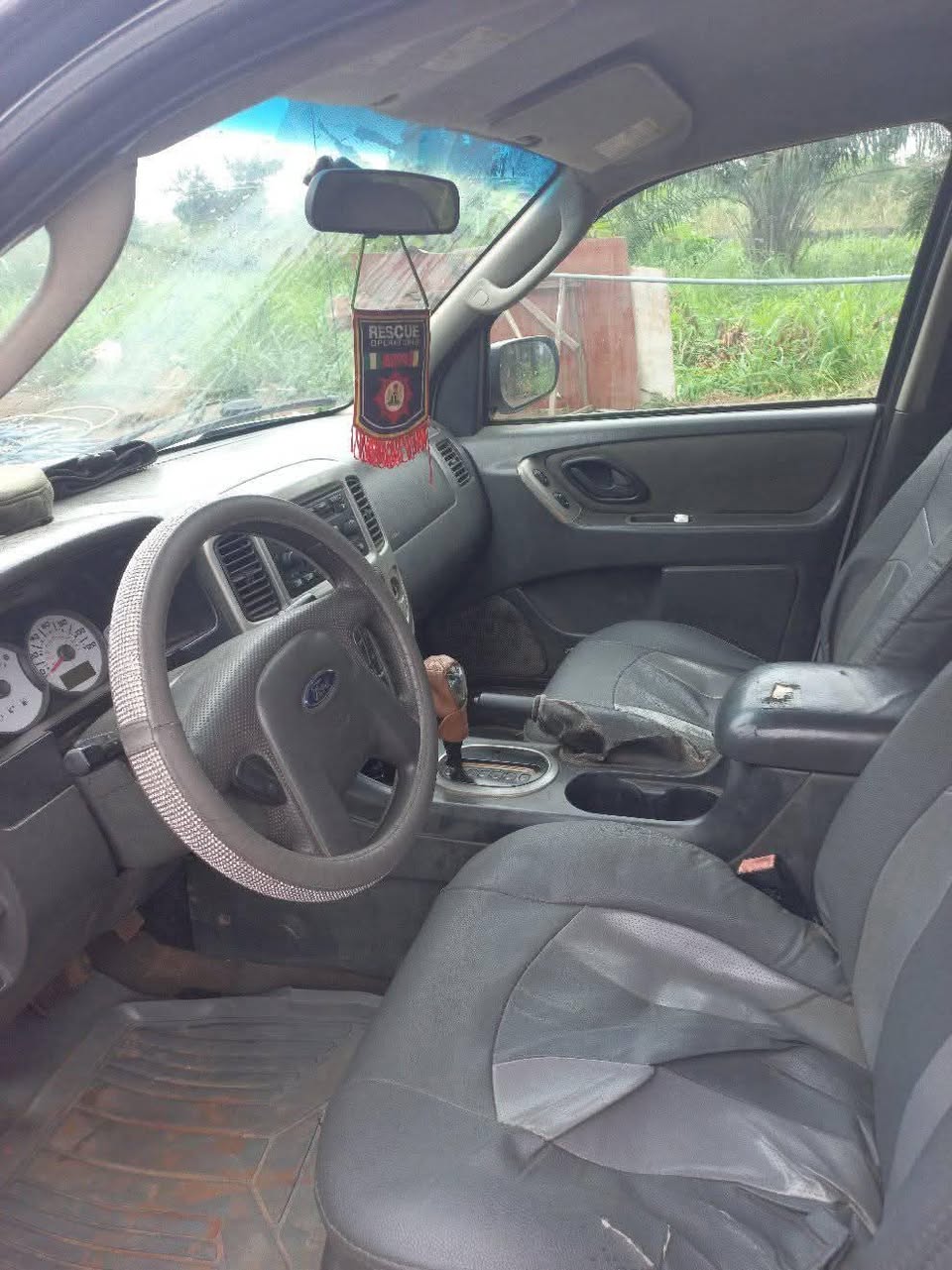 A picture of 2005 Ford escape