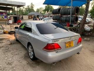 A picture of TOYOTA CROWN ROYAL SALOON 11 5