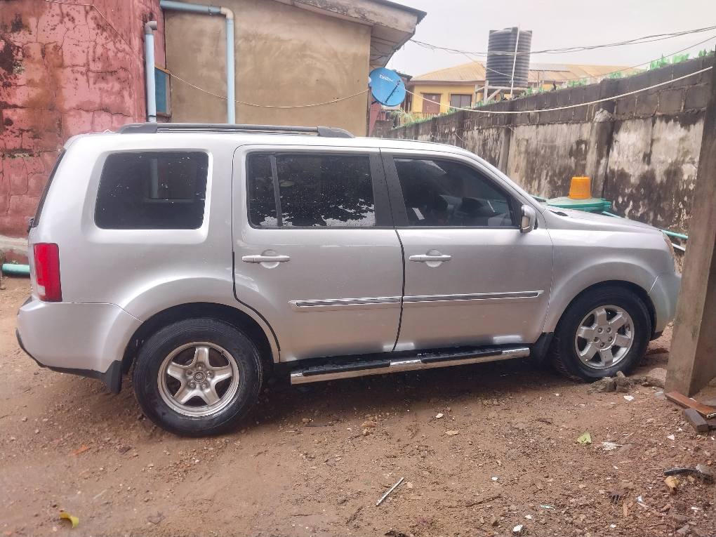 A picture of Honda Pilot 2010