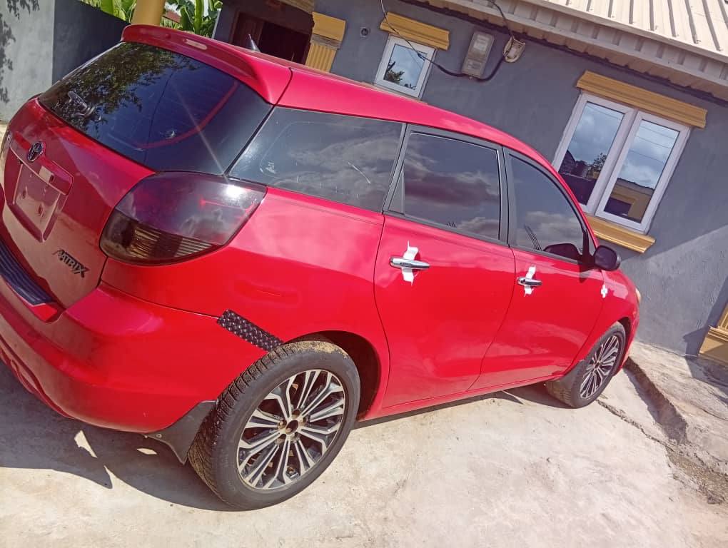 A picture of Toyota matrix 2004