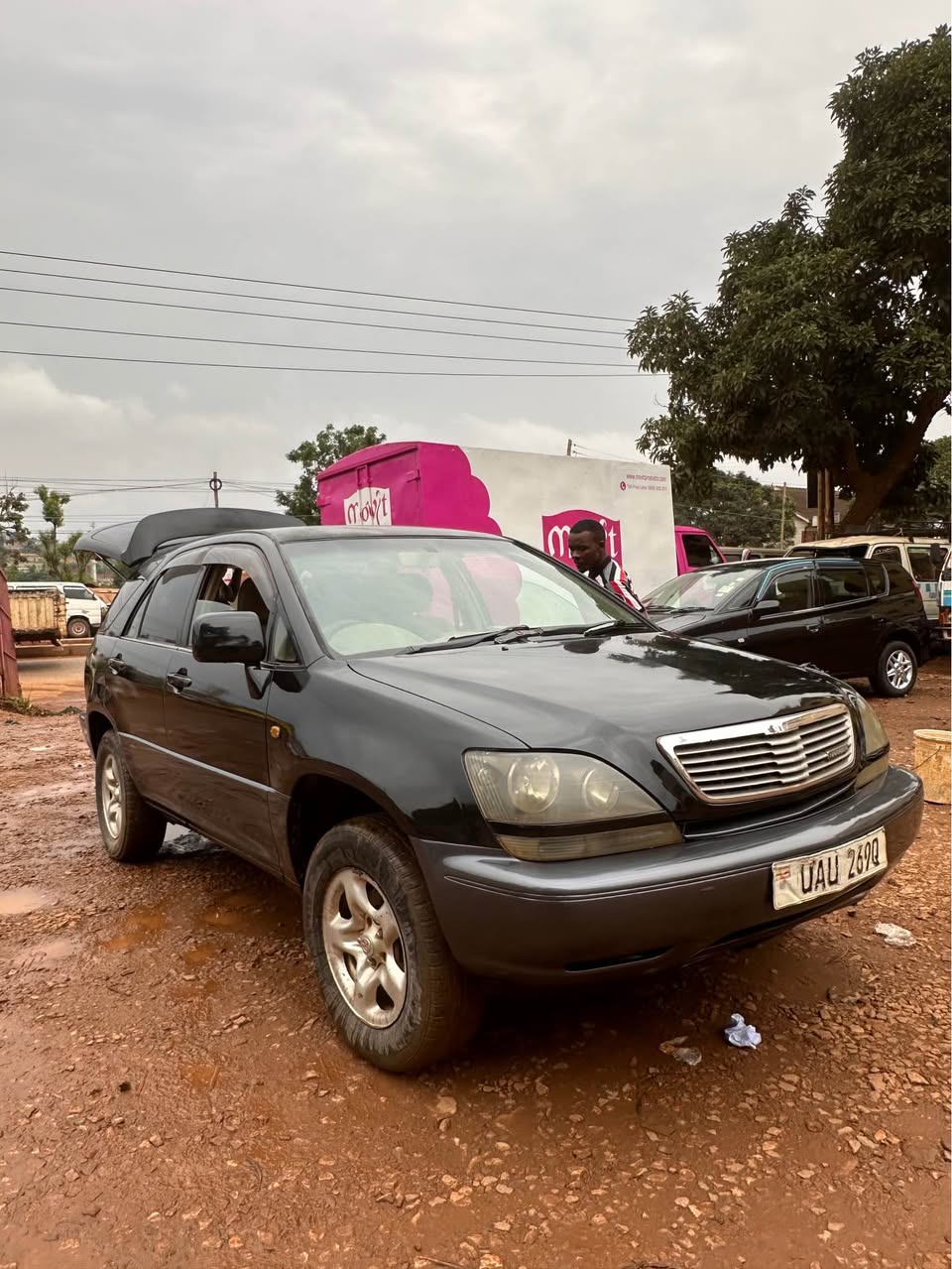 A picture of 2 2cc Toyota harrier 11m