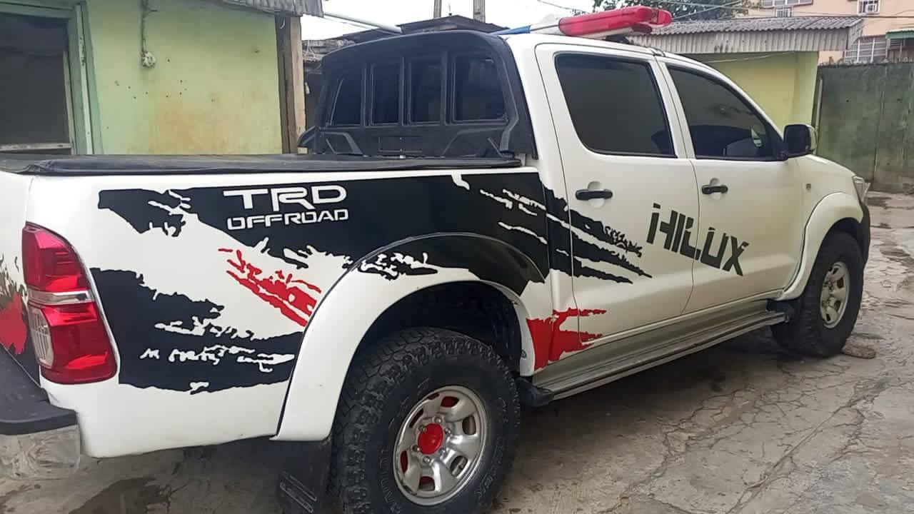 A picture of 2012 Registered 2012 hilux. Manual with aux registered 2012 hilux.