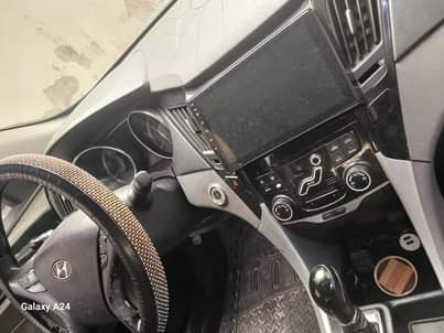 A picture of Hyundai Sonata 2014. Tapping engine. Thumb start. Leather interior. Reverse