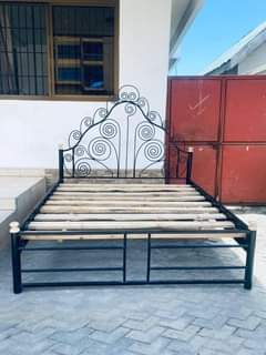 A picture of Nauza kitanda cha chuma bei 135k size 4 kwa 6