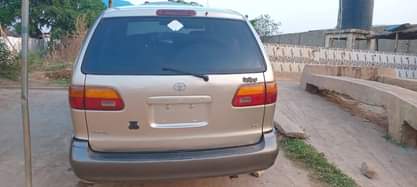 A picture of Toyota Sienna 2000 Only Reason for sale is relocation Price
