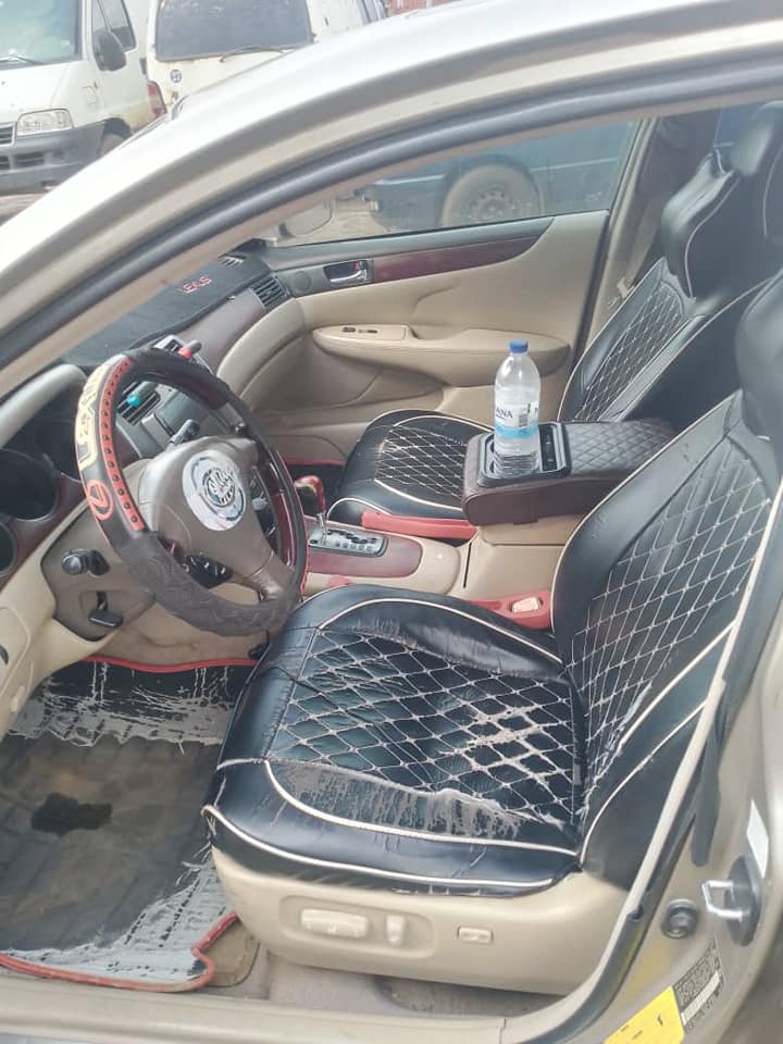 A picture of Toyota Lexus for sale.