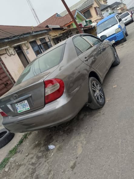 A picture of 2004 Toyota Camry