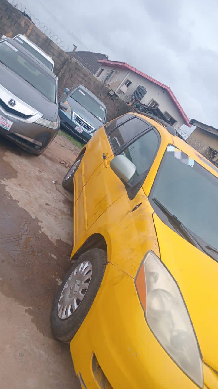 A picture of Toyota Sienna 08
