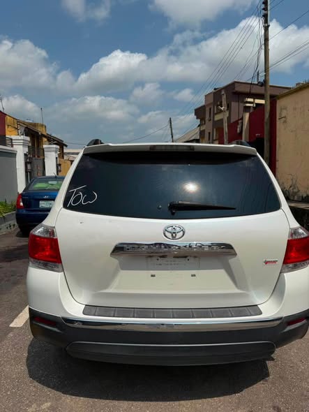 A picture of Toyota Highlander 2012 foreign used recent entry 16 450m