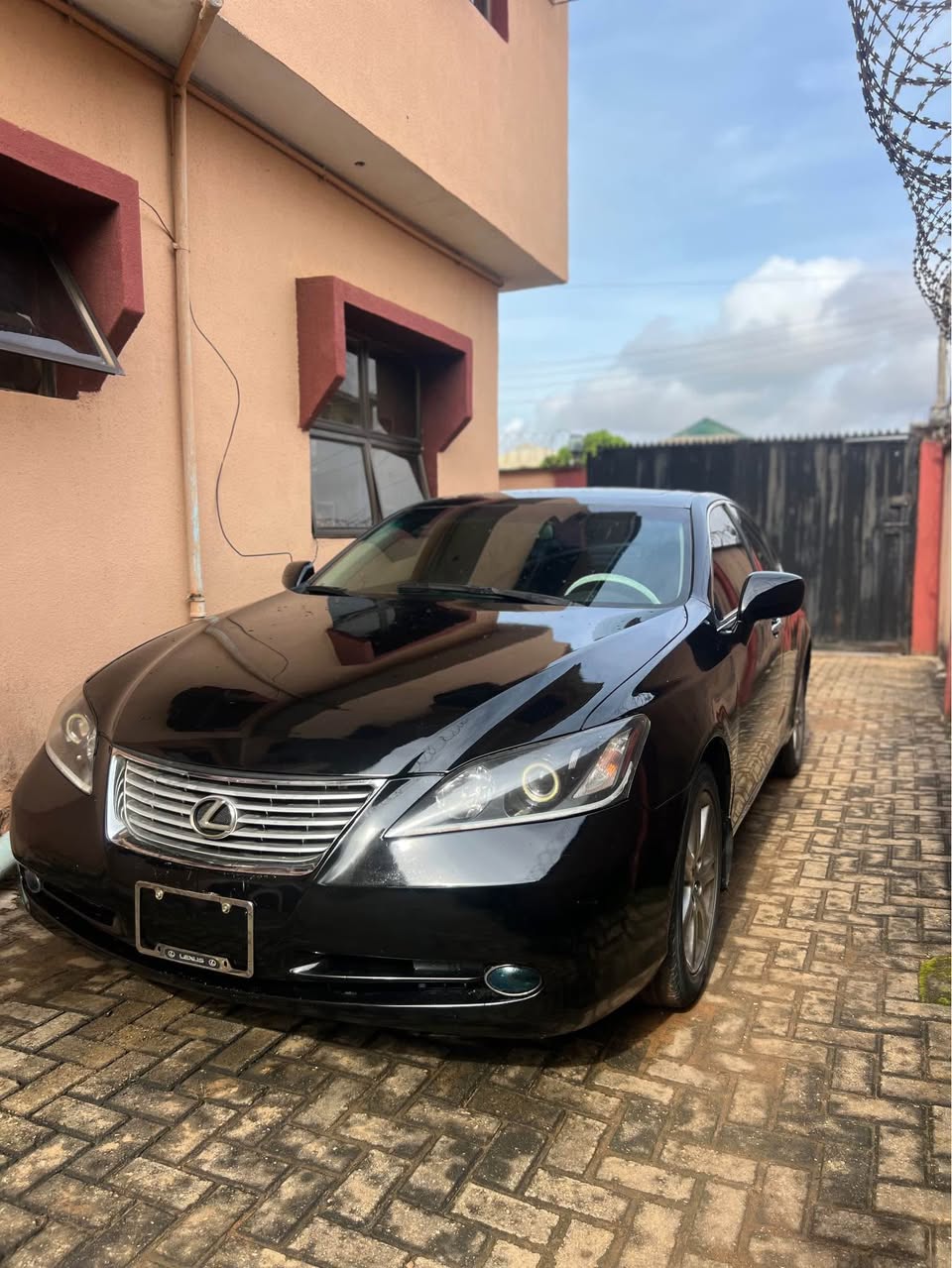 A picture of Lexus es350