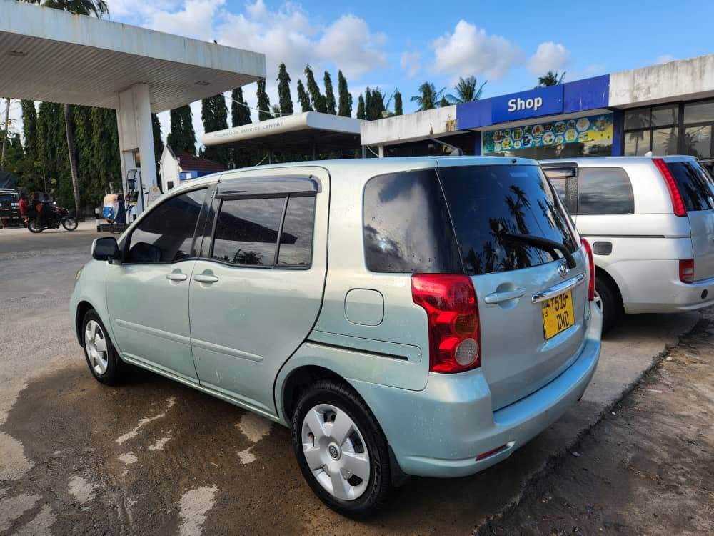 A picture of toyota raum