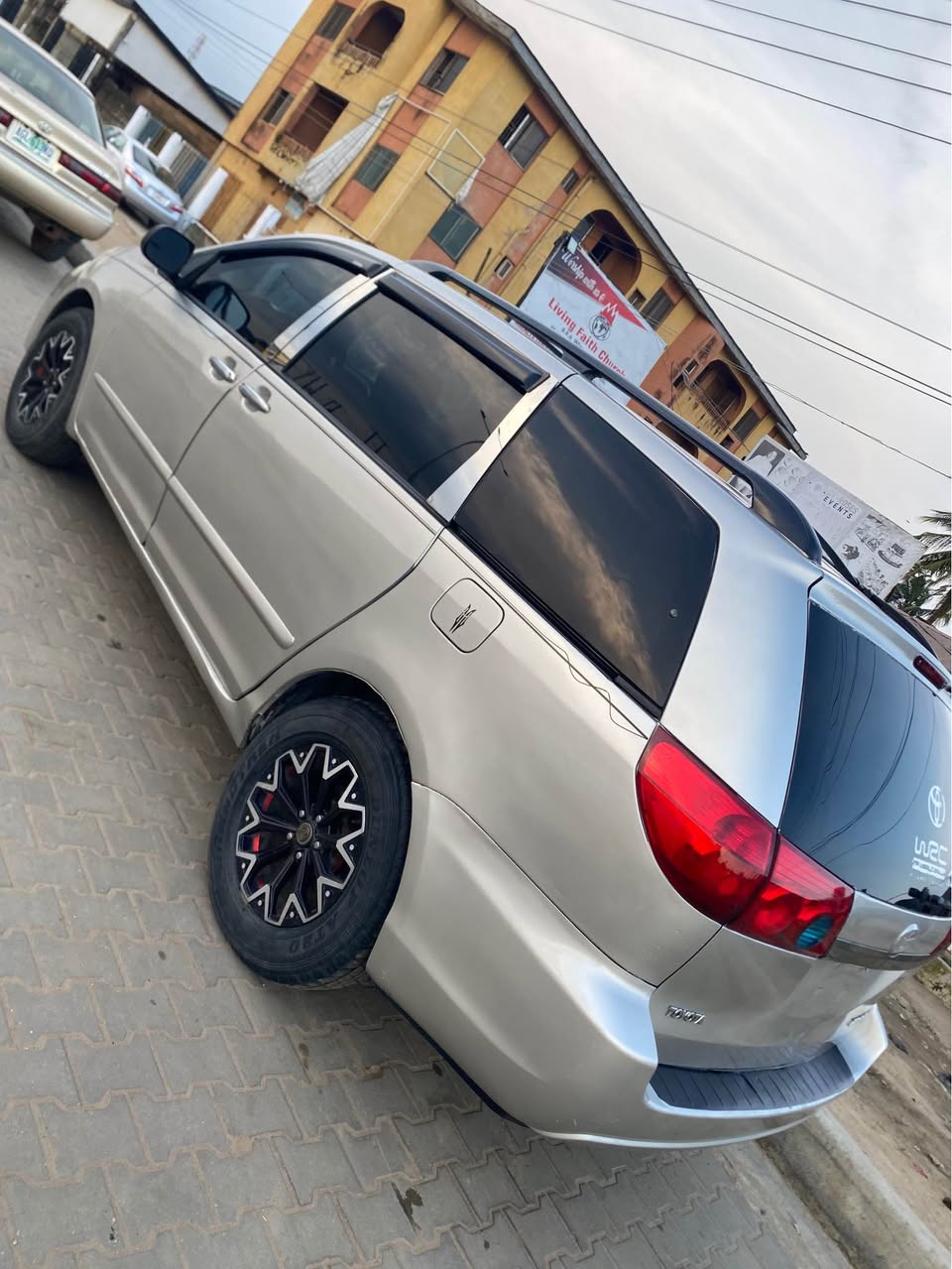 A picture of 08 TOYOTA SIENNA