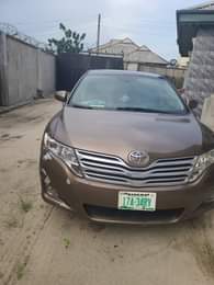 A picture of Toyota venza 2009 model first flash on first body location