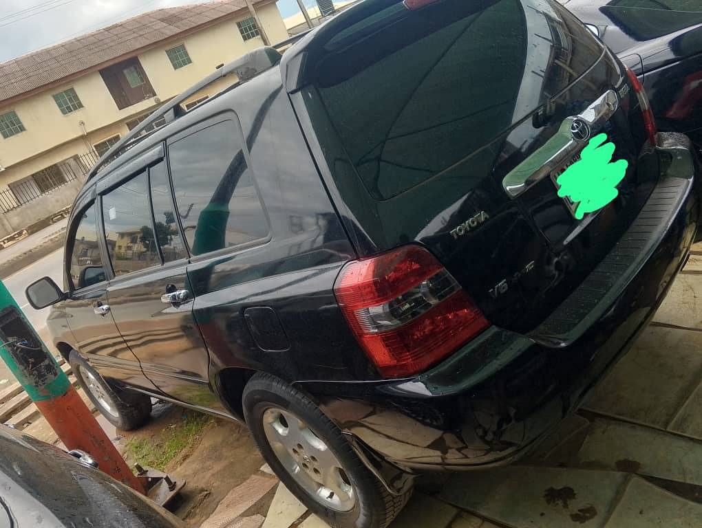 A picture of 2005 Toyota Highlander tokunbo standard first body gear engine AC