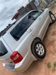 A picture of Toyota Highlander 03 model Nigerian used engine gear and ac