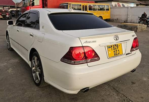 A picture of TOYOTA CROWN ATHLETE