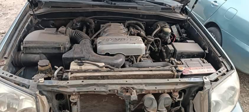 A picture of Toyota 4 runner 2005 model 4 5 million naira only