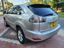A picture of TOYOTA HARRIER FULL DOCUMENT TSH 17 800 000 CALL 0712973480