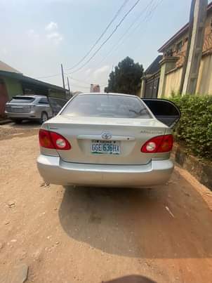 A picture of TOYOTA COROLLA 04