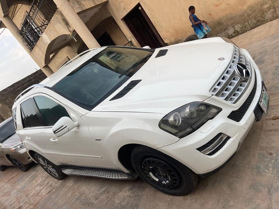A picture of ML 350 2010
