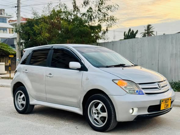 A picture of TOYOTA IST