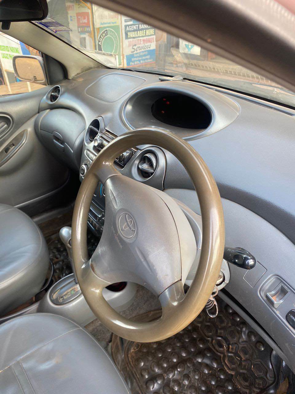 A picture of Toyota vitz 0753290125