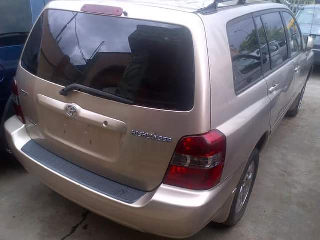 A picture of Tokunbo 2004 Toyota Highlander For Sale Seller Calling ID 2347073191012