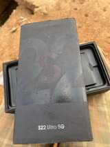 A picture of SAMSUNG S22 ultra going