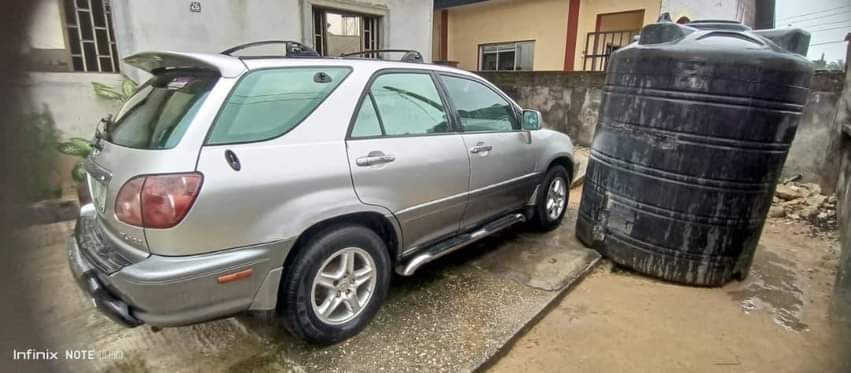 A picture of Lexus Rx 300 first body first owner sound engine and