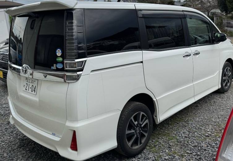 A picture of TOYOTA VOXY
