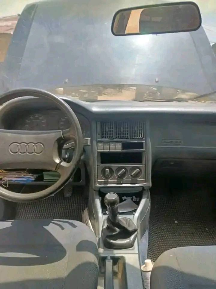 A picture of Nigeria used Audi 80