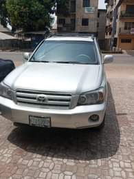 A picture of 2006 Toyota Highlander First body Very clean with good interior